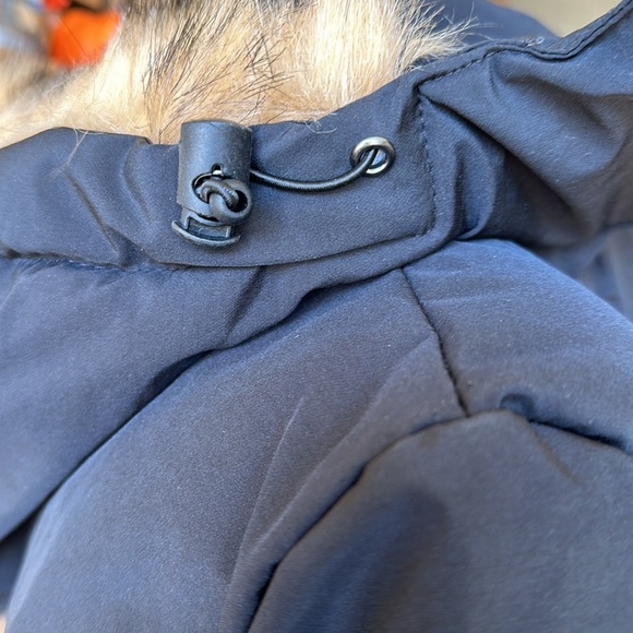 Black puffer long coat with faux fur hood size Large - Picture 15 of 16